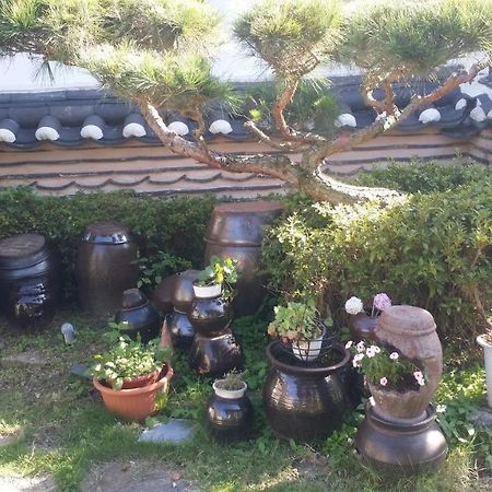 Yeonwoodang Guesthouse Jeonju Esterno foto